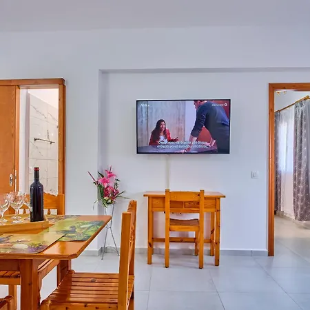 Stacys Near Sidari Velonádes