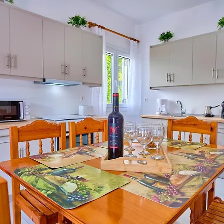 Stacys Near Sidari * Velonádes